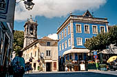 Sintra, Portogallo - Il centro storico. Piazza della repubblica e chiesa di San Martino.